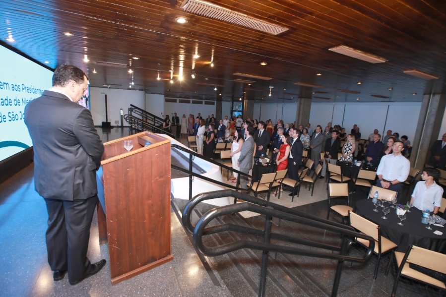 COQUETEL DOS PRESIDENTES- 100 ANOS DA SOCIEDADE MEDICINA E CIRURGIA - Eloisa Mattos
