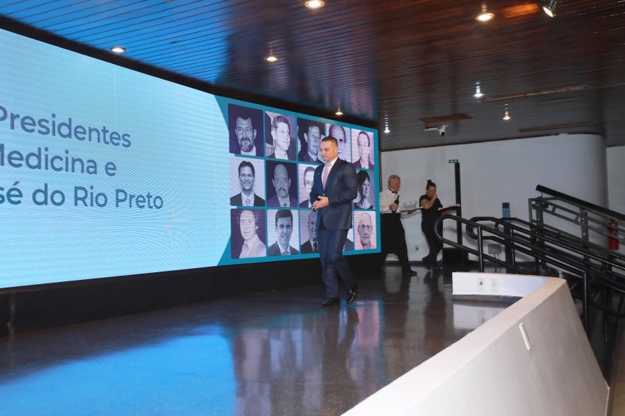 COQUETEL DOS PRESIDENTES- 100 ANOS DA SOCIEDADE MEDICINA E CIRURGIA - Eloisa Mattos