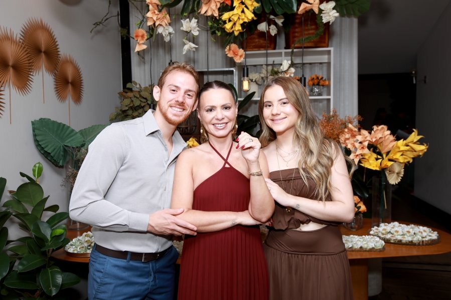 JANAÍNA CELEBRA 50 ANOS EM UMA NOITE INESQUECÍVEL – 11/04/2026 - Eloisa Mattos