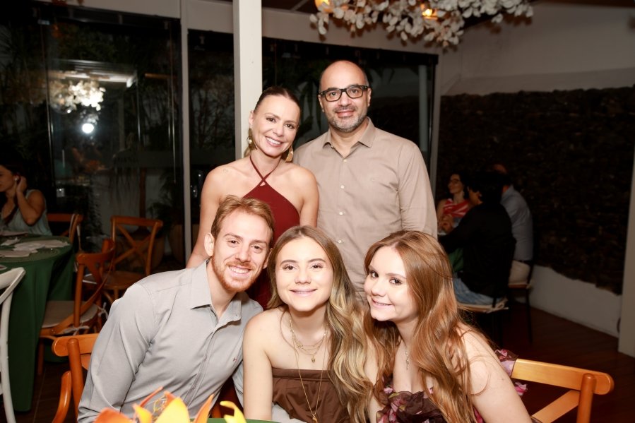 JANAÍNA CELEBRA 50 ANOS EM UMA NOITE INESQUECÍVEL – 11/04/2026 - Eloisa Mattos