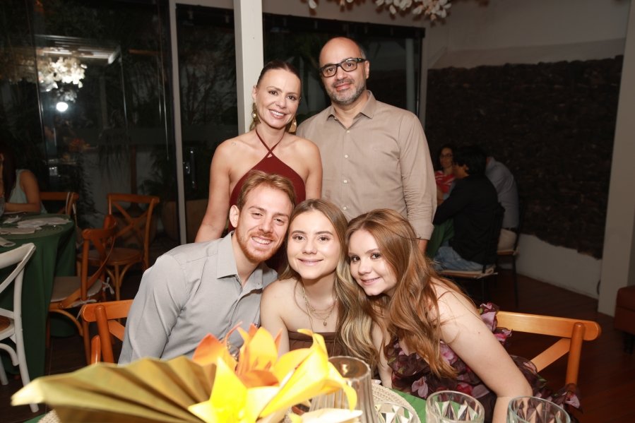 JANAÍNA CELEBRA 50 ANOS EM UMA NOITE INESQUECÍVEL – 11/04/2026 - Eloisa Mattos