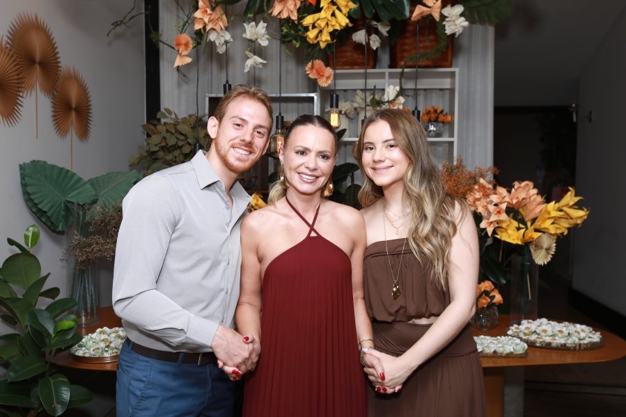 JANAÍNA CELEBRA 50 ANOS EM UMA NOITE INESQUECÍVEL – 11/04/2026 - Eloisa Mattos