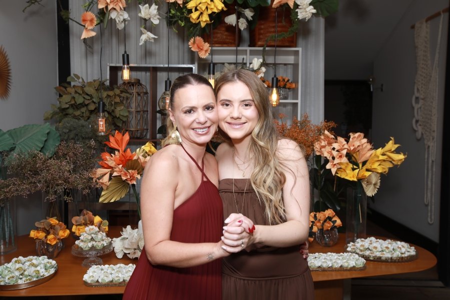 JANAÍNA CELEBRA 50 ANOS EM UMA NOITE INESQUECÍVEL – 11/04/2026 - Eloisa Mattos