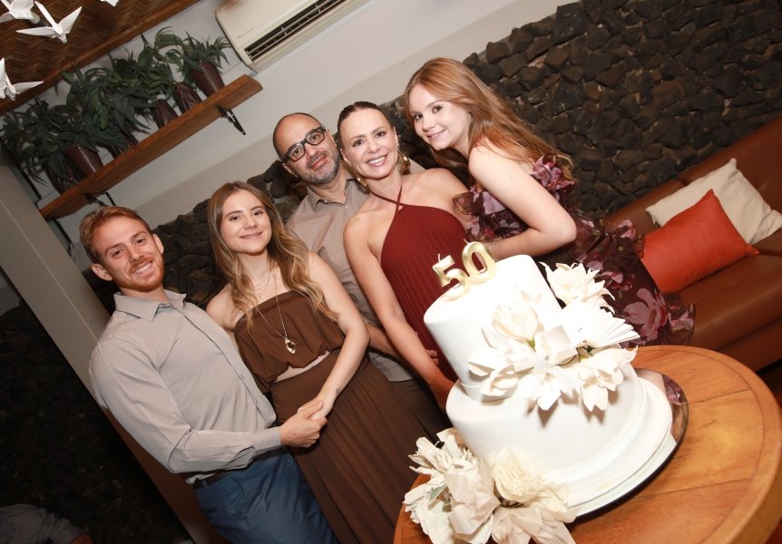 JANAÍNA CELEBRA 50 ANOS EM UMA NOITE INESQUECÍVEL – 11/04/2026 - Eloisa Mattos