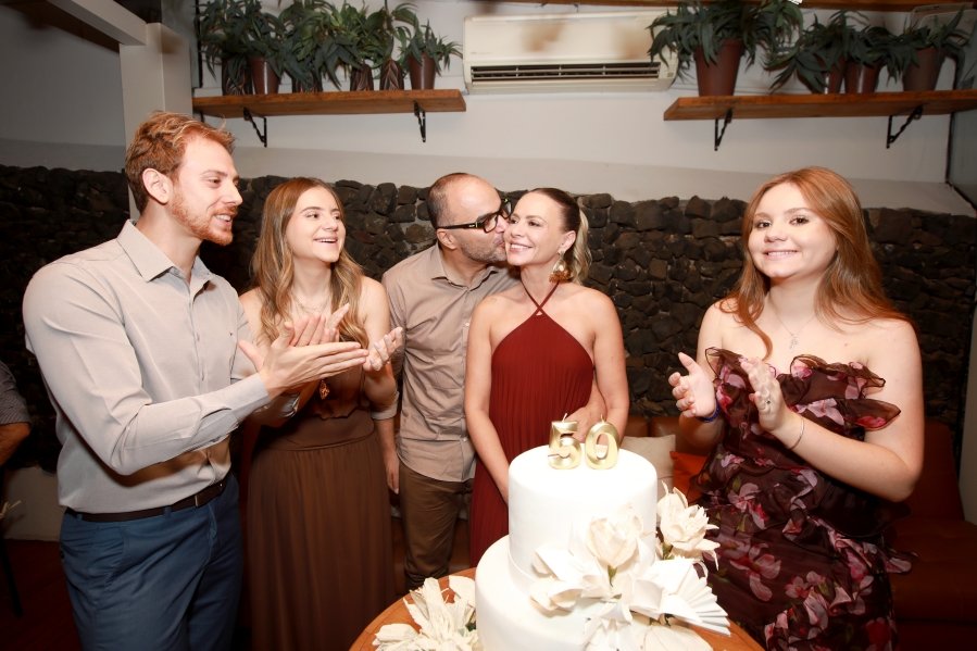 JANAÍNA CELEBRA 50 ANOS EM UMA NOITE INESQUECÍVEL – 11/04/2026 - Eloisa Mattos