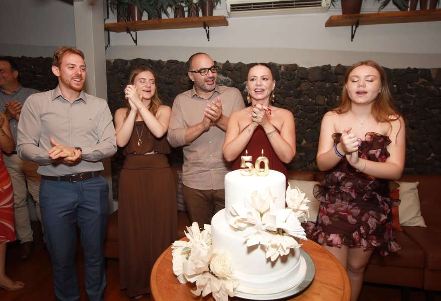 JANAÍNA CELEBRA 50 ANOS EM UMA NOITE INESQUECÍVEL – 11/04/2026 - Eloisa Mattos