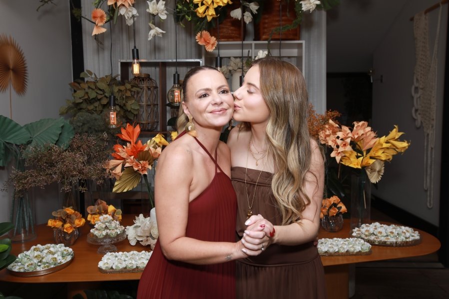 JANAÍNA CELEBRA 50 ANOS EM UMA NOITE INESQUECÍVEL – 11/04/2026 - Eloisa Mattos