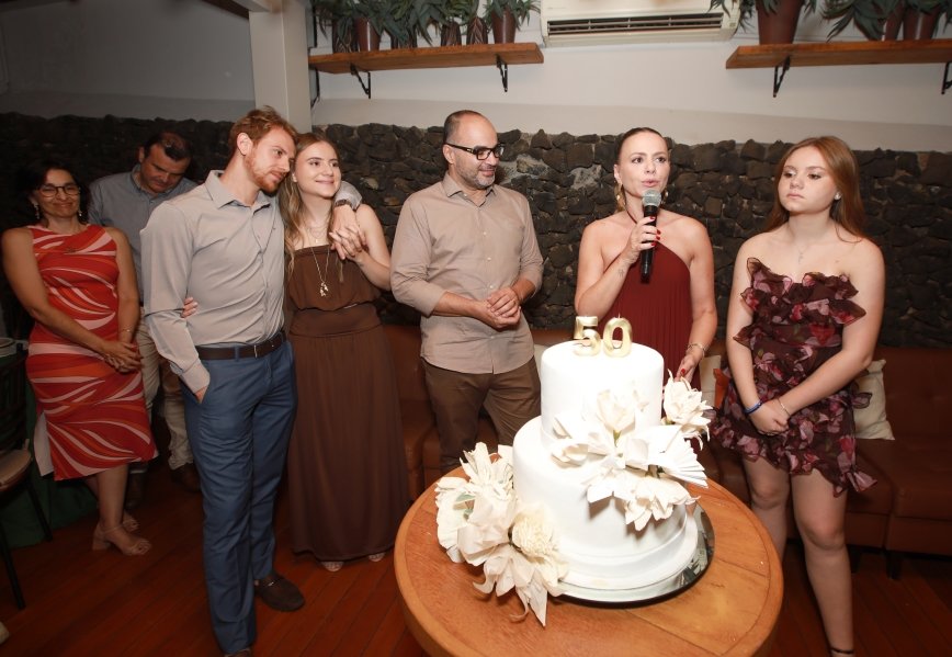 JANAÍNA CELEBRA 50 ANOS EM UMA NOITE INESQUECÍVEL – 11/04/2026 - Eloisa Mattos