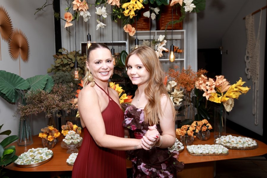 JANAÍNA CELEBRA 50 ANOS EM UMA NOITE INESQUECÍVEL – 11/04/2026 - Eloisa Mattos