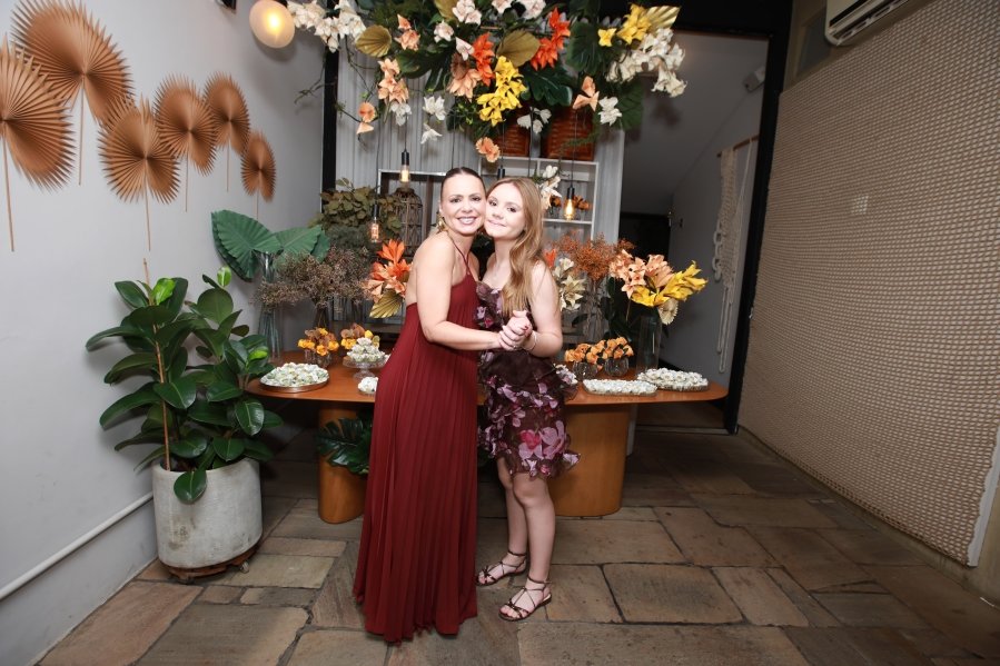 JANAÍNA CELEBRA 50 ANOS EM UMA NOITE INESQUECÍVEL – 11/04/2026 - Eloisa Mattos