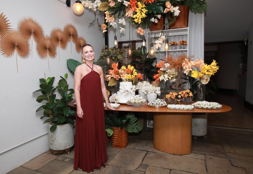 JANAÍNA CELEBRA 50 ANOS EM UMA NOITE INESQUECÍVEL – 11/04/2026 - Eloisa Mattos