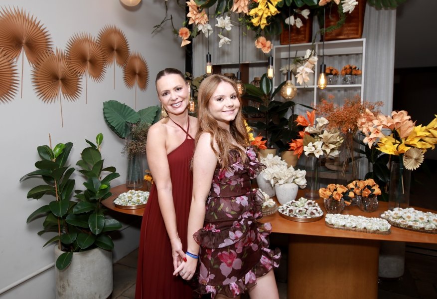 JANAÍNA CELEBRA 50 ANOS EM UMA NOITE INESQUECÍVEL – 11/04/2026 - Eloisa Mattos