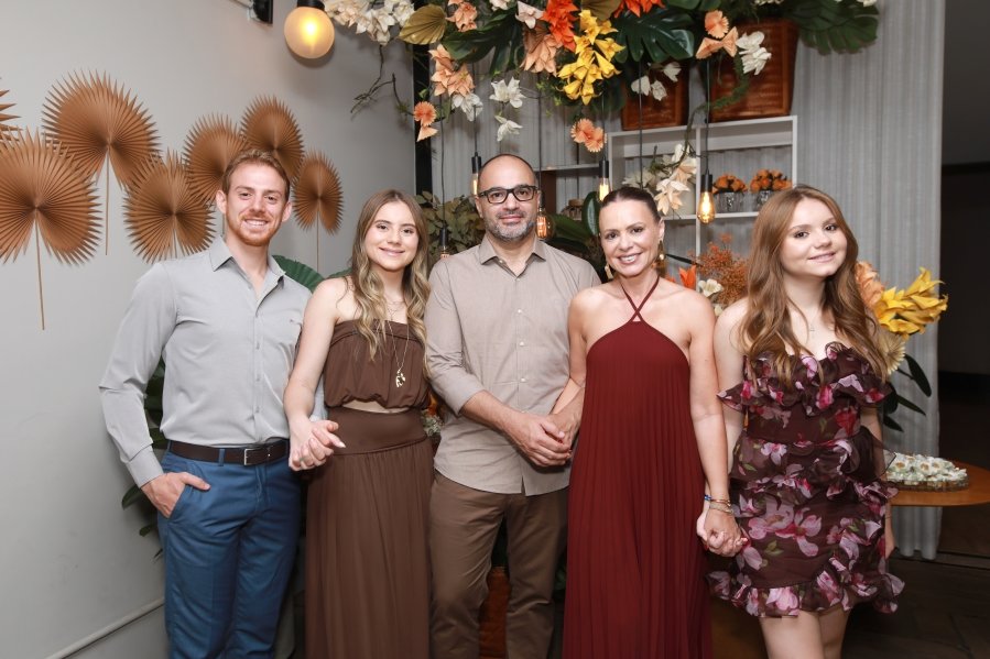 JANAÍNA CELEBRA 50 ANOS EM UMA NOITE INESQUECÍVEL – 11/04/2026 - Eloisa Mattos