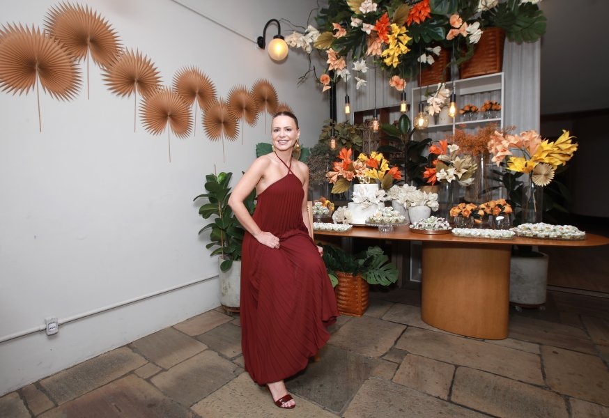 JANAÍNA CELEBRA 50 ANOS EM UMA NOITE INESQUECÍVEL – 11/04/2026 - Eloisa Mattos