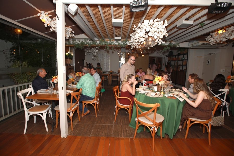 JANAÍNA CELEBRA 50 ANOS EM UMA NOITE INESQUECÍVEL – 11/04/2026 - Eloisa Mattos