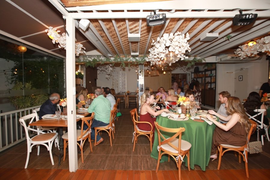 JANAÍNA CELEBRA 50 ANOS EM UMA NOITE INESQUECÍVEL – 11/04/2026 - Eloisa Mattos