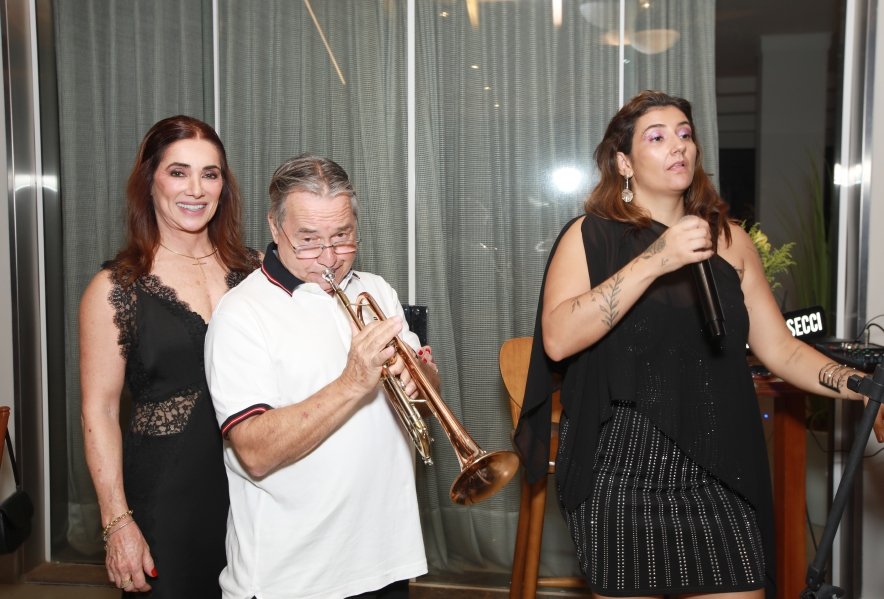 UMA NOITE ESPECIAL – ANIVERSÁRIO DE SUZANA VALENTE - Eloisa Mattos