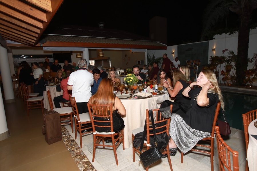 UMA NOITE ESPECIAL – ANIVERSÁRIO DE SUZANA VALENTE - Eloisa Mattos