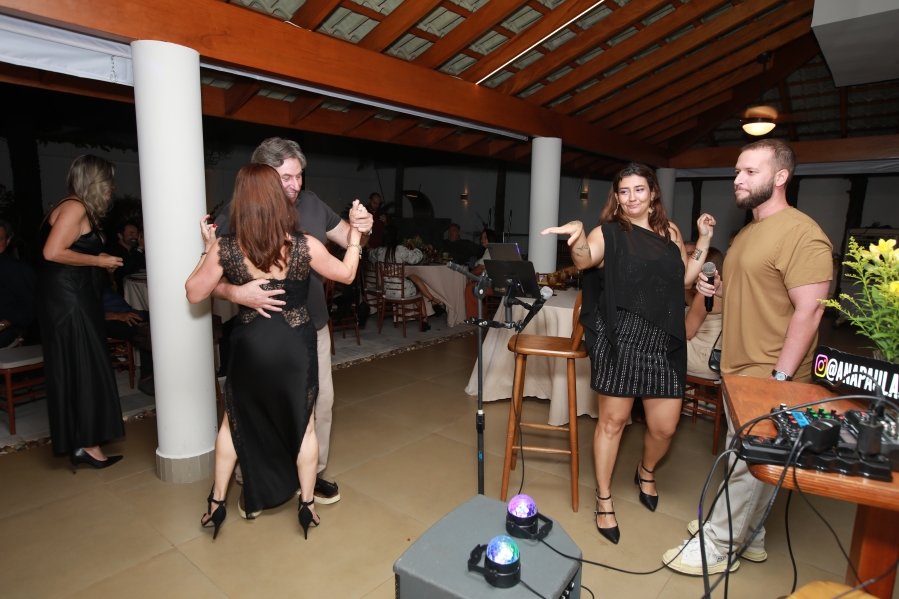 UMA NOITE ESPECIAL – ANIVERSÁRIO DE SUZANA VALENTE - Eloisa Mattos