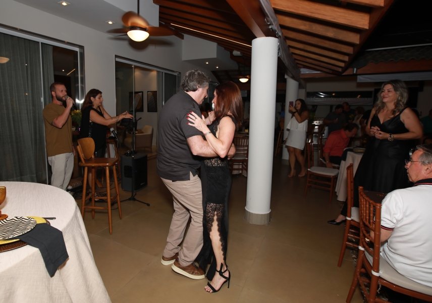 UMA NOITE ESPECIAL – ANIVERSÁRIO DE SUZANA VALENTE - Eloisa Mattos