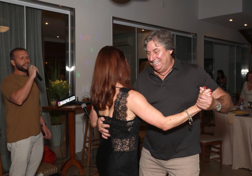 UMA NOITE ESPECIAL – ANIVERSÁRIO DE SUZANA VALENTE - Eloisa Mattos