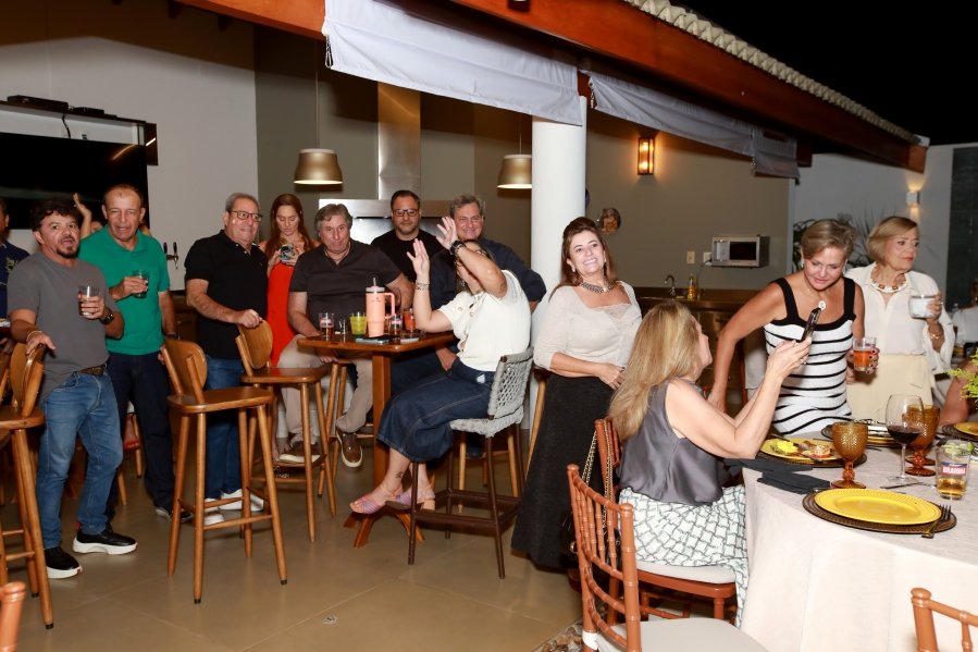 UMA NOITE ESPECIAL – ANIVERSÁRIO DE SUZANA VALENTE - Eloisa Mattos