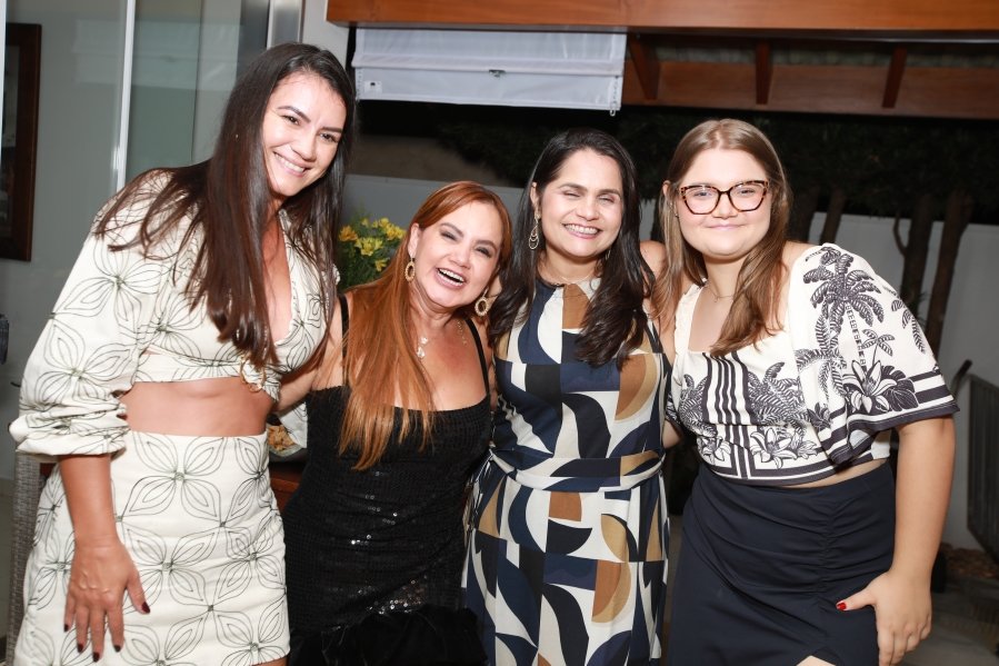 UMA NOITE ESPECIAL – ANIVERSÁRIO DE SUZANA VALENTE - Eloisa Mattos