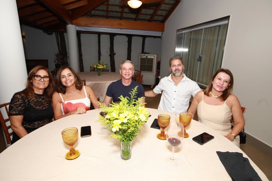 UMA NOITE ESPECIAL – ANIVERSÁRIO DE SUZANA VALENTE - Eloisa Mattos