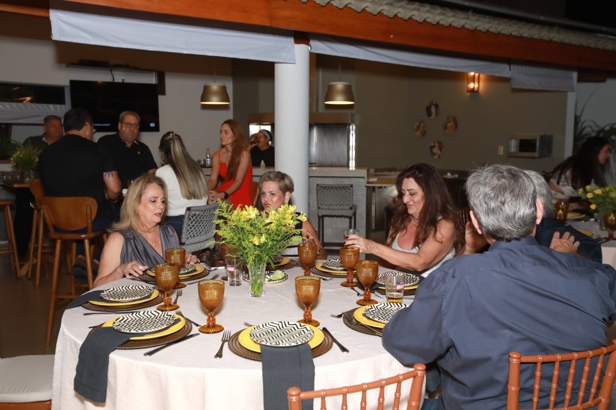 UMA NOITE ESPECIAL – ANIVERSÁRIO DE SUZANA VALENTE - Eloisa Mattos