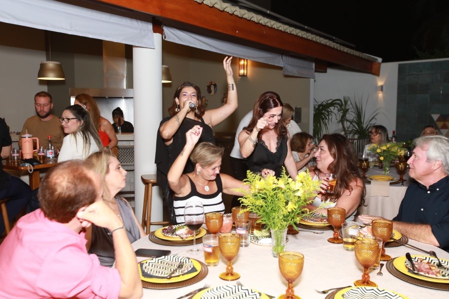 UMA NOITE ESPECIAL – ANIVERSÁRIO DE SUZANA VALENTE - Eloisa Mattos