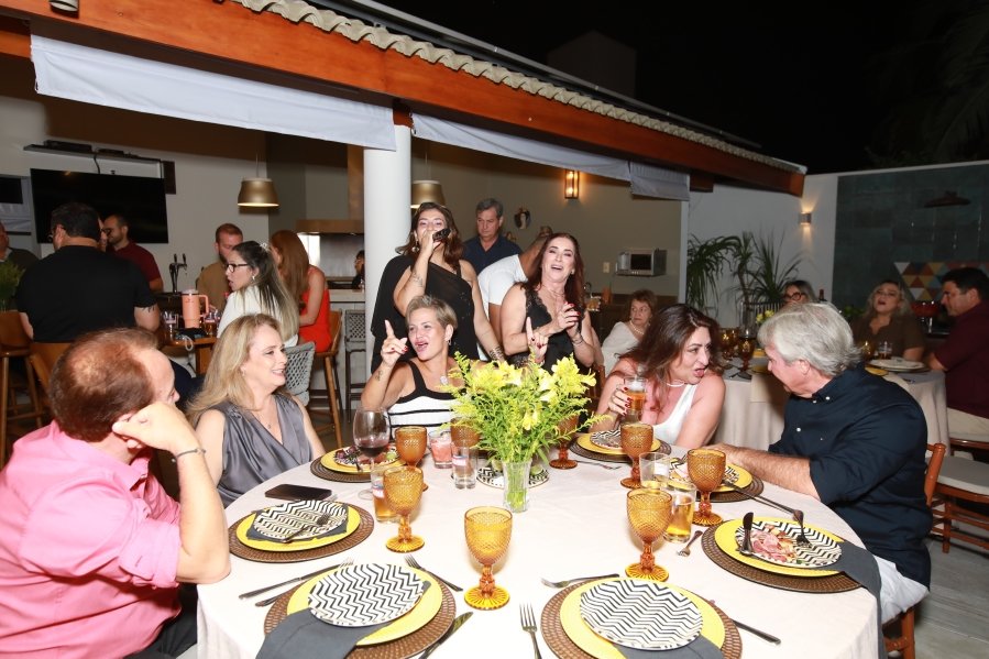 UMA NOITE ESPECIAL – ANIVERSÁRIO DE SUZANA VALENTE - Eloisa Mattos