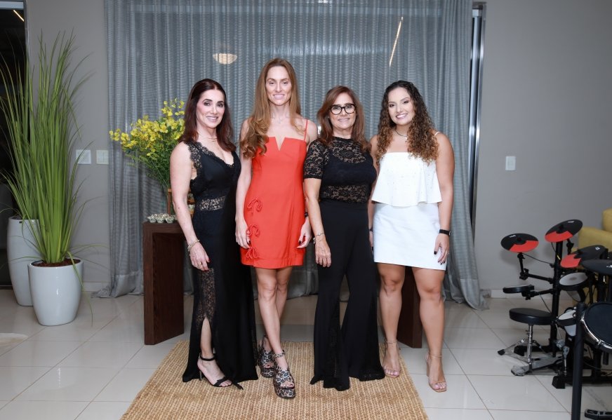 UMA NOITE ESPECIAL – ANIVERSÁRIO DE SUZANA VALENTE - Eloisa Mattos