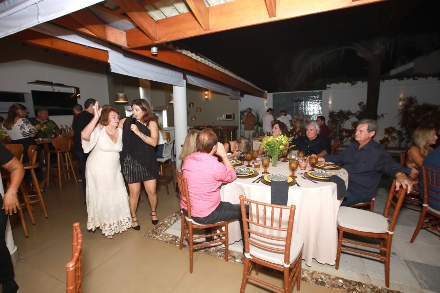 UMA NOITE ESPECIAL – ANIVERSÁRIO DE SUZANA VALENTE - Eloisa Mattos