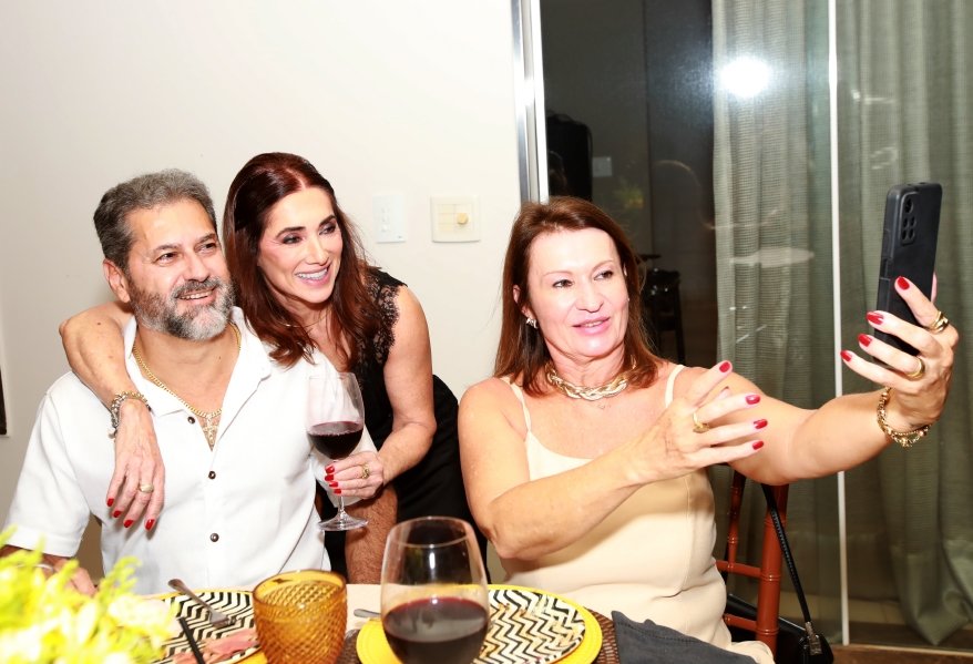 UMA NOITE ESPECIAL – ANIVERSÁRIO DE SUZANA VALENTE - Eloisa Mattos