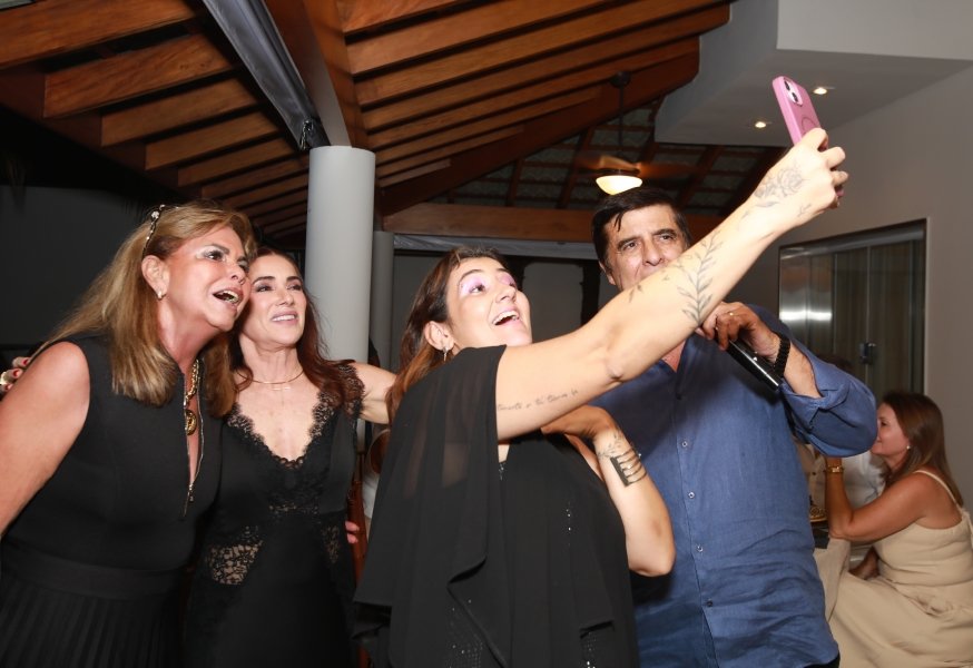 UMA NOITE ESPECIAL – ANIVERSÁRIO DE SUZANA VALENTE - Eloisa Mattos