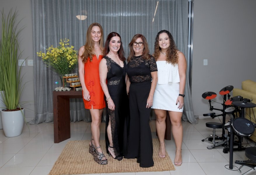 UMA NOITE ESPECIAL – ANIVERSÁRIO DE SUZANA VALENTE - Eloisa Mattos