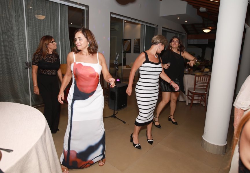 UMA NOITE ESPECIAL – ANIVERSÁRIO DE SUZANA VALENTE - Eloisa Mattos