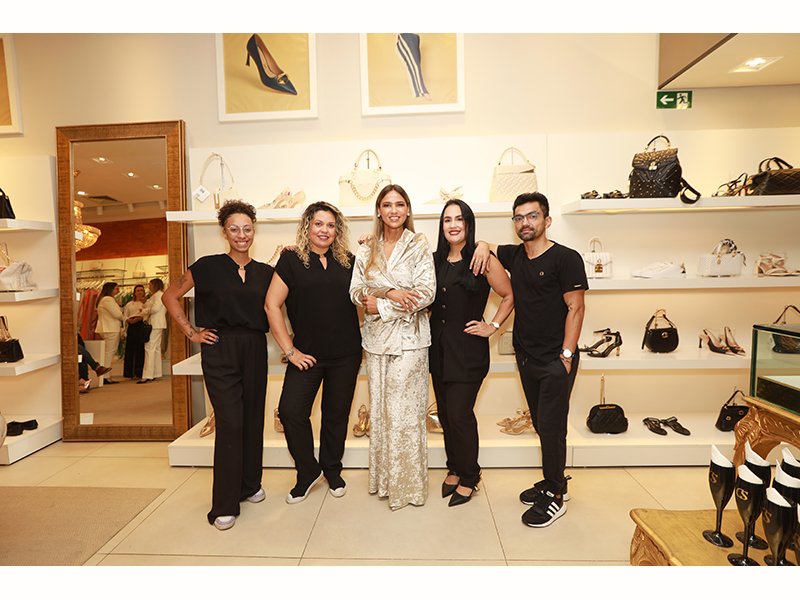 Ana Rocha reúne clientes em elegante coquetel na Carmen Steffens do Riopreto Shopping