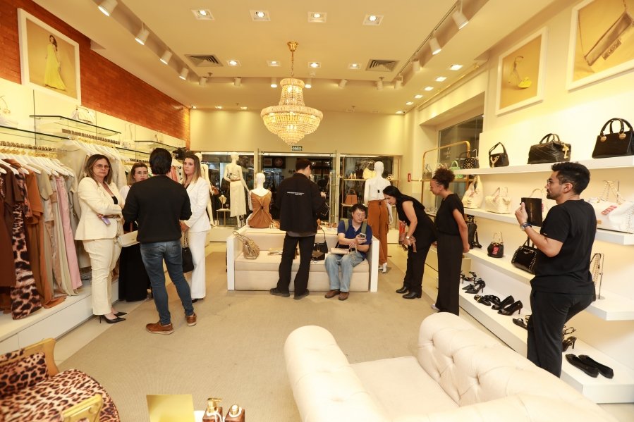 Ana Rocha reúne clientes em elegante coquetel na Carmen Steffens do Riopreto Shopping - Eloisa Mattos