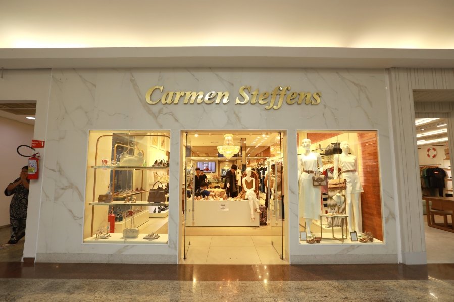 Ana Rocha reúne clientes em elegante coquetel na Carmen Steffens do Riopreto Shopping - Eloisa Mattos
