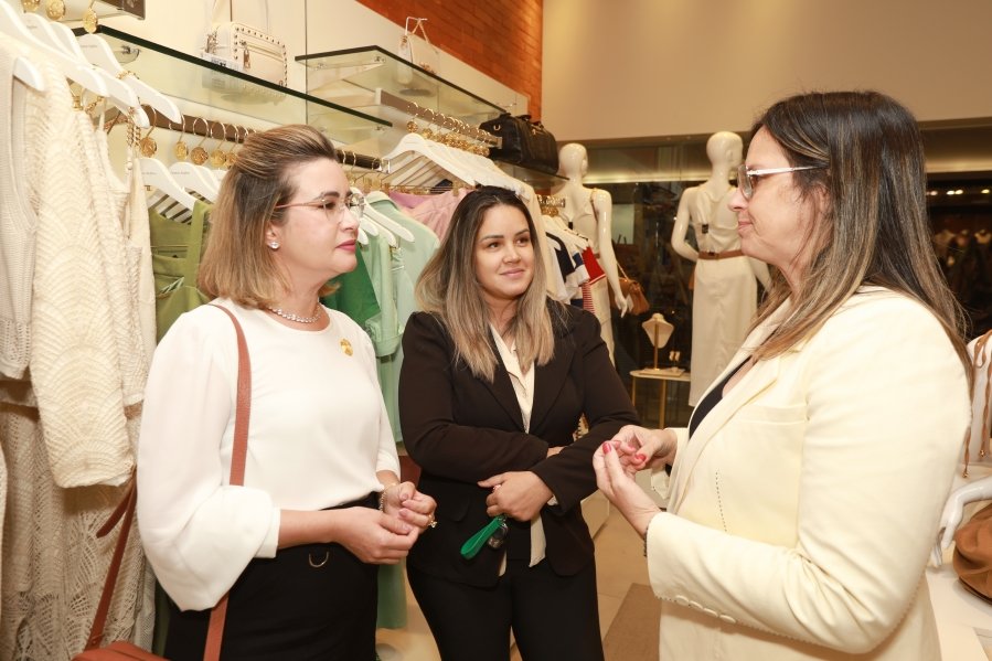 Ana Rocha reúne clientes em elegante coquetel na Carmen Steffens do Riopreto Shopping - Eloisa Mattos