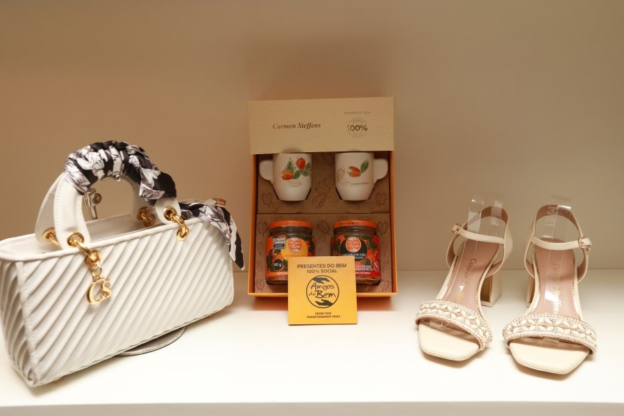 Ana Rocha reúne clientes em elegante coquetel na Carmen Steffens do Riopreto Shopping - Eloisa Mattos