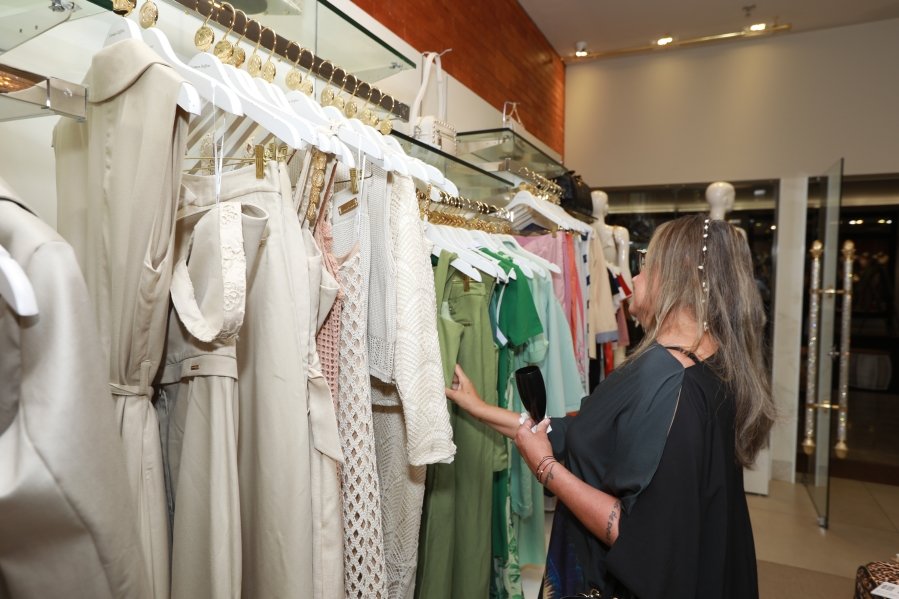 Ana Rocha reúne clientes em elegante coquetel na Carmen Steffens do Riopreto Shopping - Eloisa Mattos