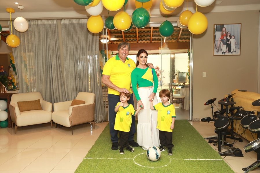 VERDE, AMARELO E MUITA ANIMAÇÃO MARCARAM A COMEMORAÇÃO DOS 66 ANOS DE LUIZ ANTÔNIO CAMPOS. - Eloisa Mattos
