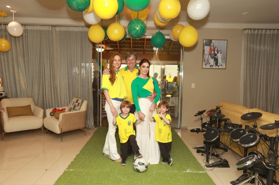 VERDE, AMARELO E MUITA ANIMAÇÃO MARCARAM A COMEMORAÇÃO DOS 66 ANOS DE LUIZ ANTÔNIO CAMPOS. - Eloisa Mattos