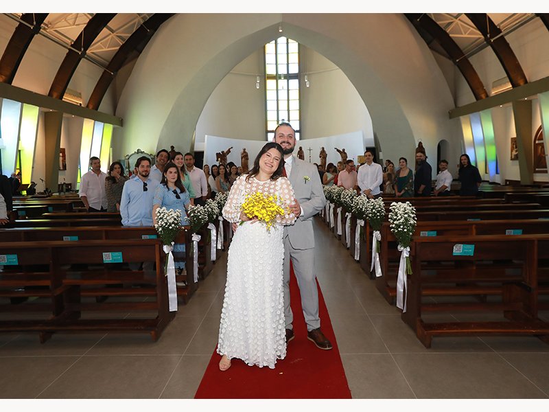 MARIA CAROLINA E LUIS ANDRÉ: UM “SIM” REPLETO DE EMOÇÃO E AMOR – ( IGREJA REDENTORA)