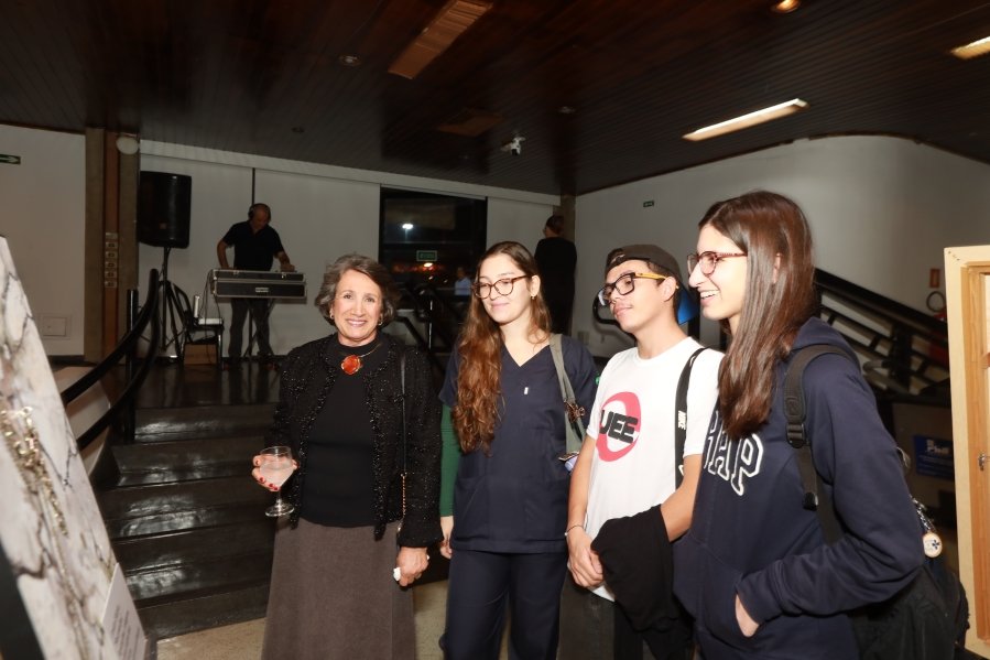 Exposição “A Arte de Curar”, Movimento Ser Tão –  Chega à Sociedade de Medicina e Cirurgia e celebra os 100 anos da instituição - Eloisa Mattos