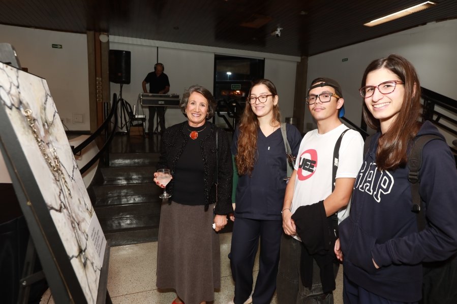Exposição “A Arte de Curar”, Movimento Ser Tão –  Chega à Sociedade de Medicina e Cirurgia e celebra os 100 anos da instituição - Eloisa Mattos