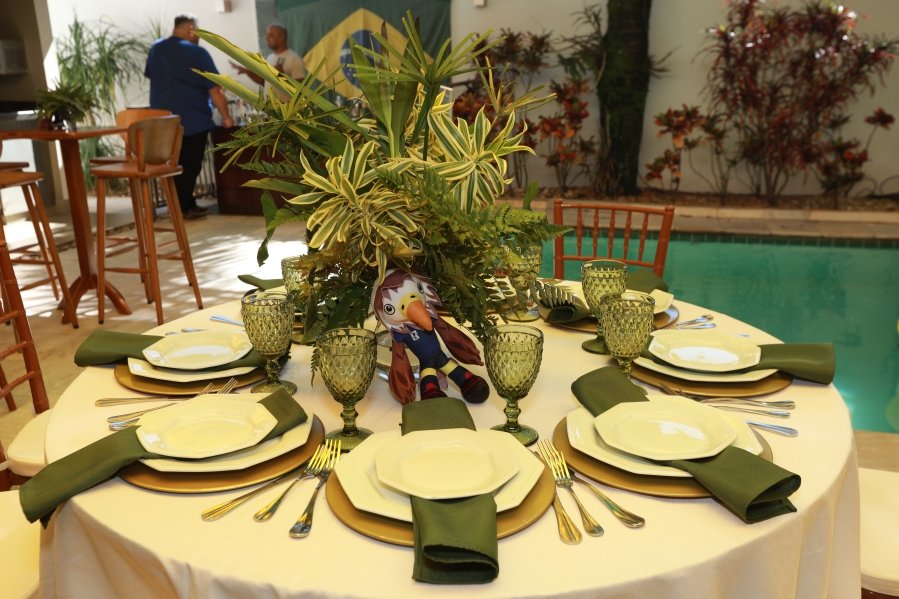 VERDE, AMARELO E MUITA ANIMAÇÃO MARCARAM A COMEMORAÇÃO DOS 66 ANOS DE LUIZ ANTÔNIO CAMPOS. - Eloisa Mattos