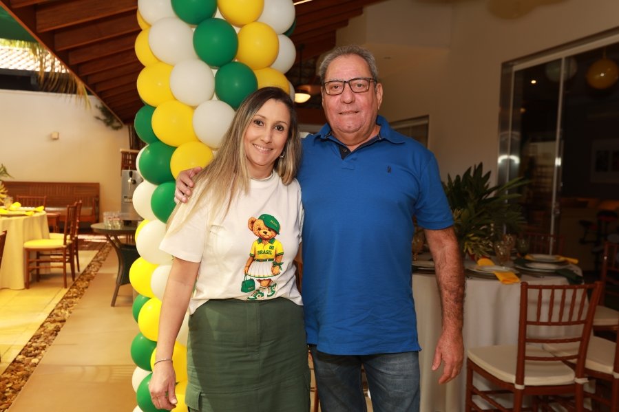 VERDE, AMARELO E MUITA ANIMAÇÃO MARCARAM A COMEMORAÇÃO DOS 66 ANOS DE LUIZ ANTÔNIO CAMPOS. - Eloisa Mattos